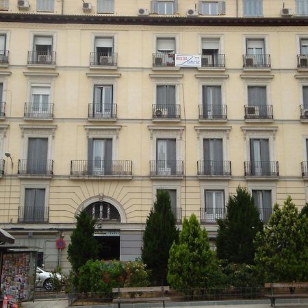Hostal Zamora Madrid Luaran gambar