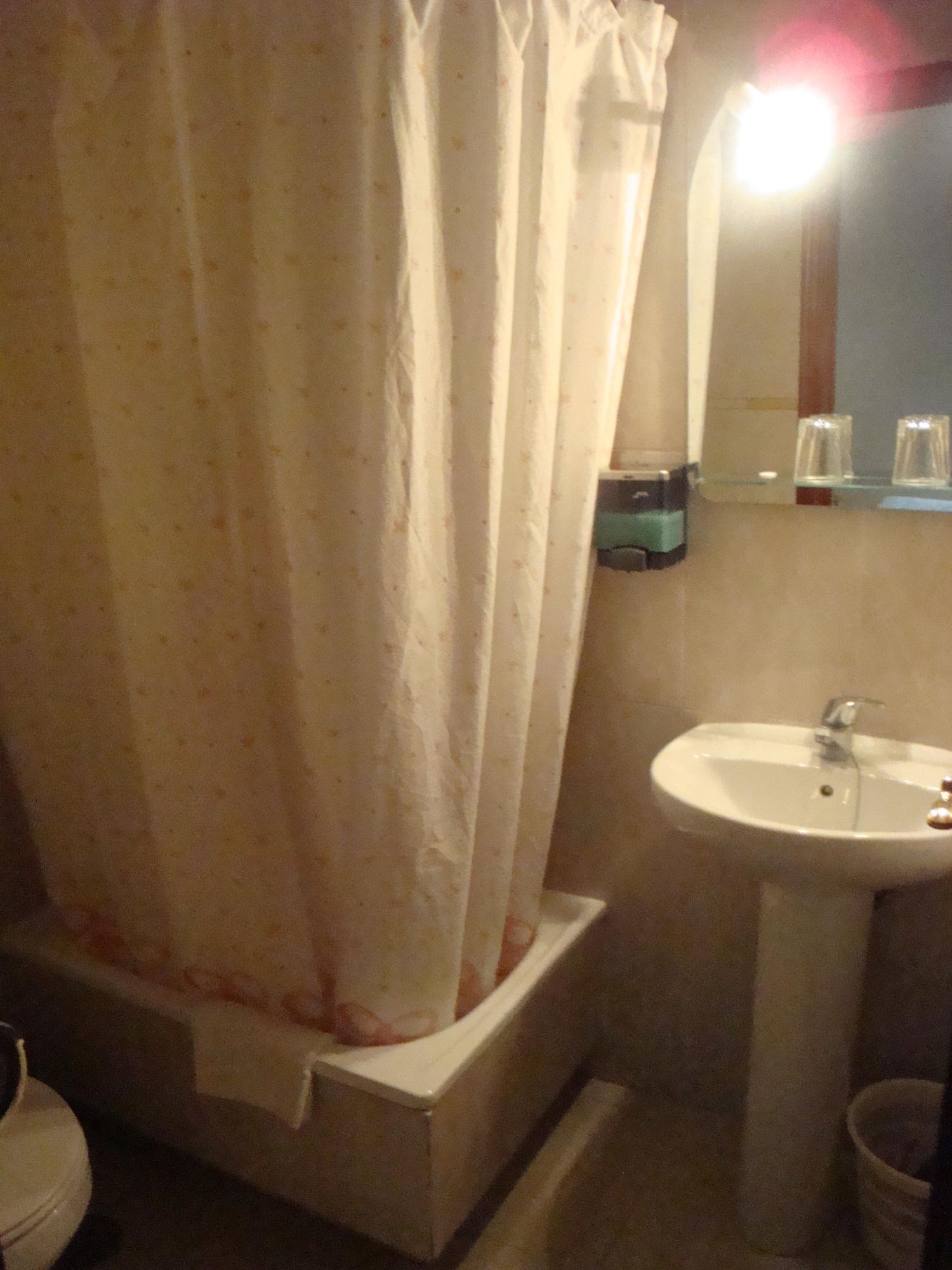 Hostal Zamora Madrid Luaran gambar