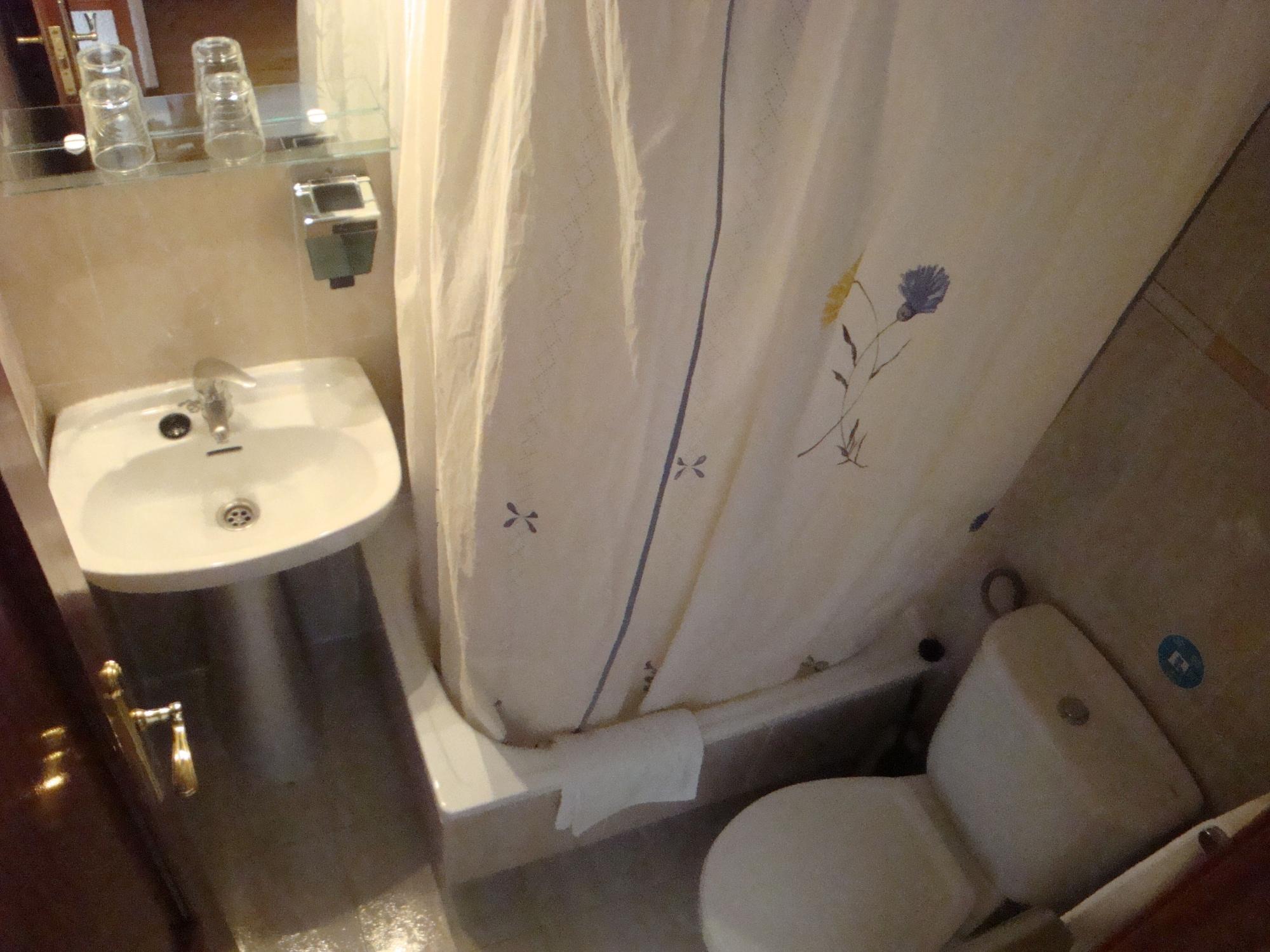 Hostal Zamora Madrid Luaran gambar