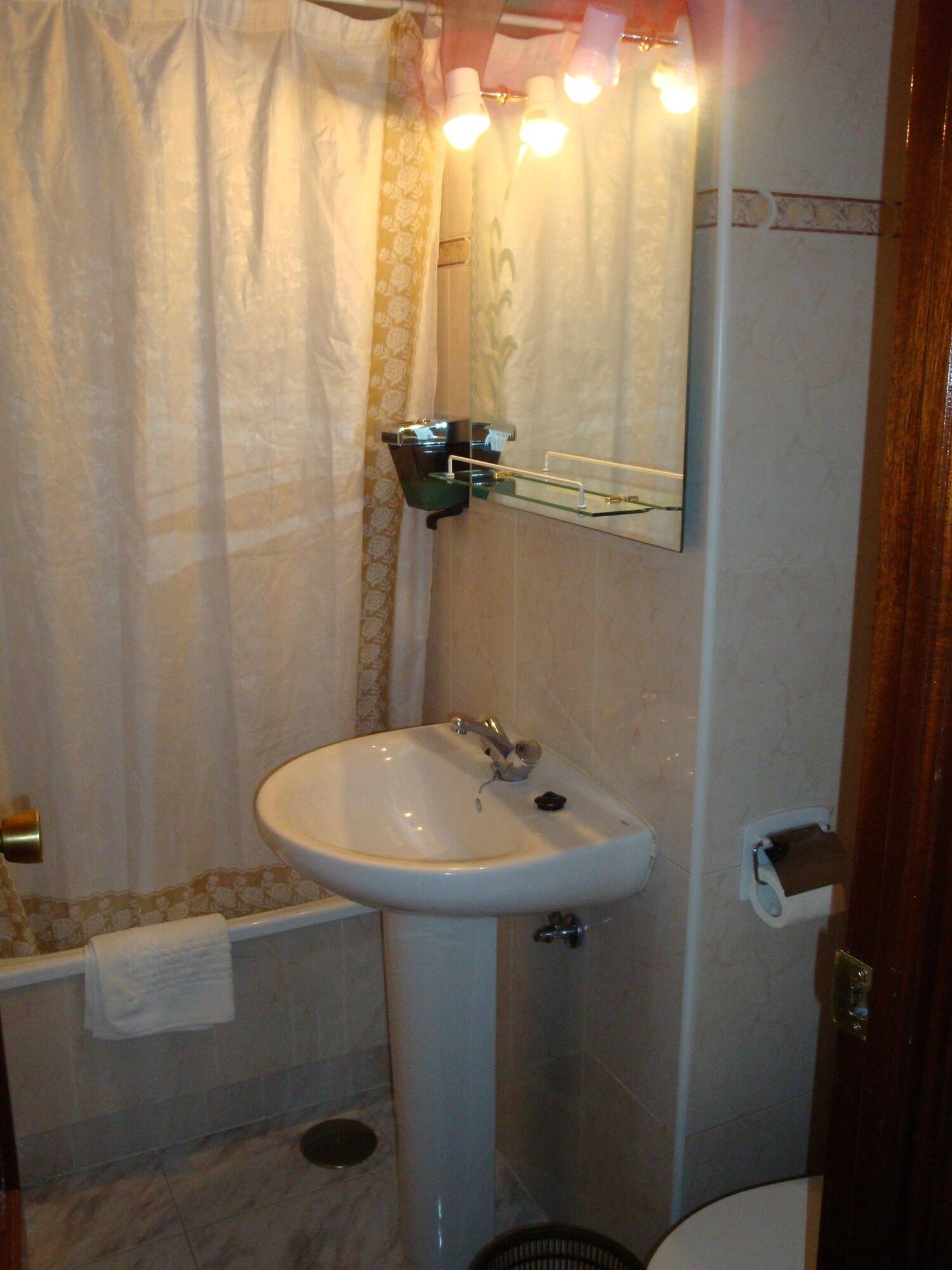 Hostal Zamora Madrid Luaran gambar