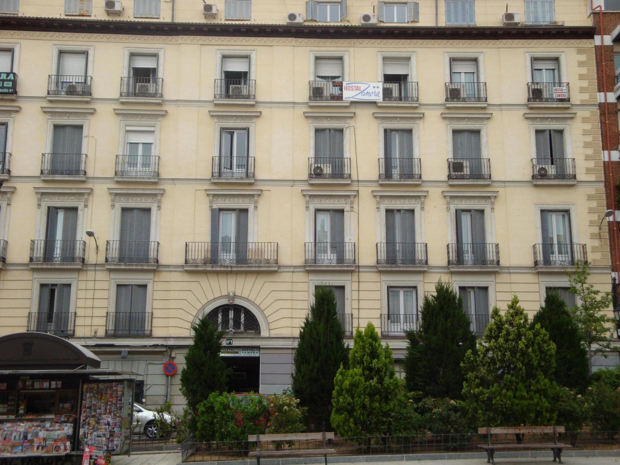 Hostal Zamora Madrid Luaran gambar
