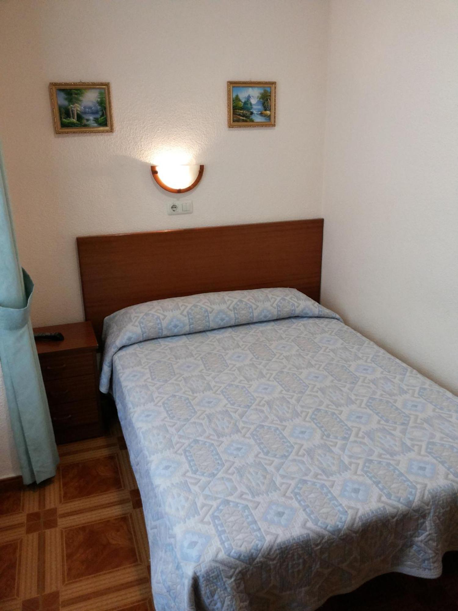 Hostal Zamora Madrid Luaran gambar