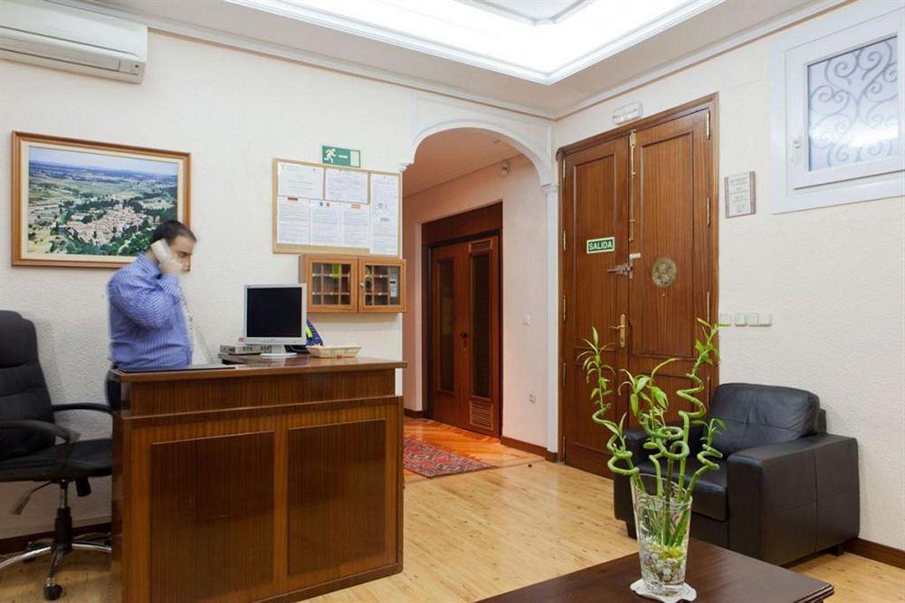 Hostal Zamora Madrid Luaran gambar