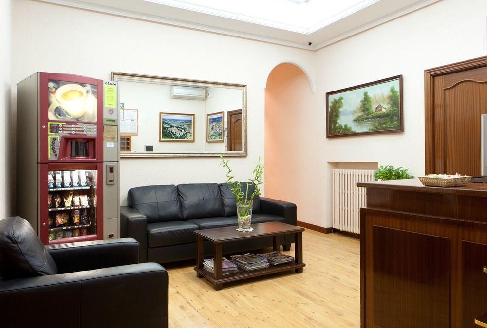 Hostal Zamora Madrid Luaran gambar