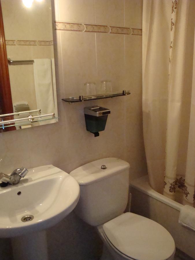 Hostal Zamora Madrid Luaran gambar